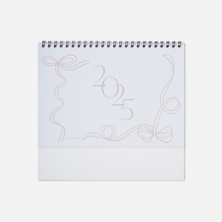 minimal 2025 desk calendar in pastel design